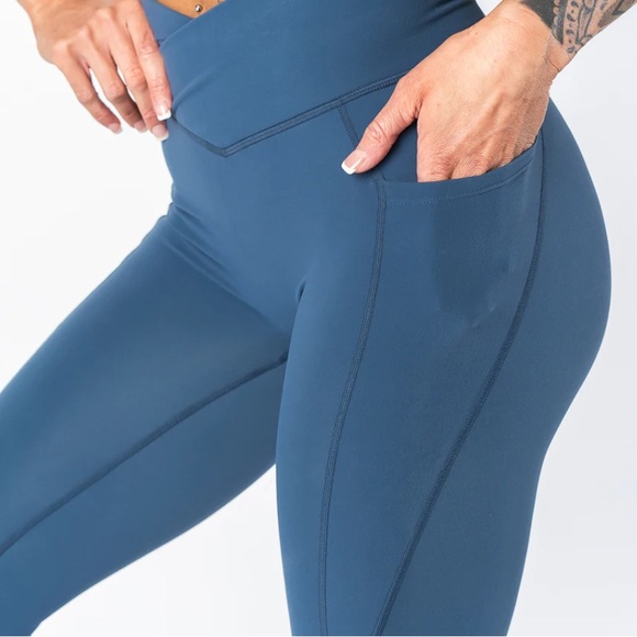 Booty Scrunch Curves & Combat Regal Booty Scrunch Leggings Size M HOT🔥 - Picture 4 of 9